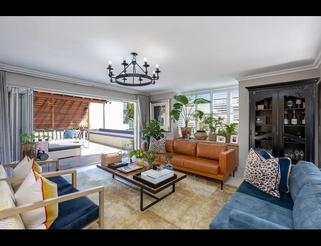 4 BEDROOM HOUSE SOLD IN BANTRY BAY
